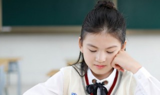 两个香炉上面有一个名打一成语是什么 两个香炉上面有一个名打一成语