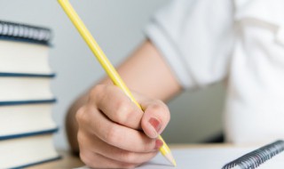 将进酒中表现其狂放之情的句子是什么 将进酒中表现其狂放之情的句子