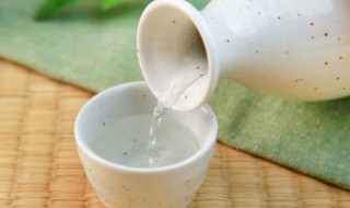 女士喝白葡萄酒有什么功效 女士喝白葡萄酒的功效