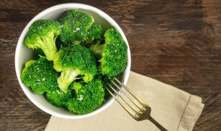 白西兰花和绿西兰花的哪个好 白西兰花和绿西兰花的哪个营养好