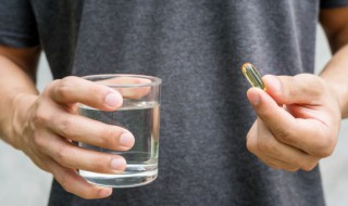 中老年吃鱼肝油的好处是啥呢 中老年吃鱼肝油的好处