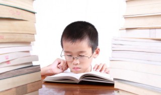 表示色彩丰富的四字词语 形容颜色非常丰富的词语