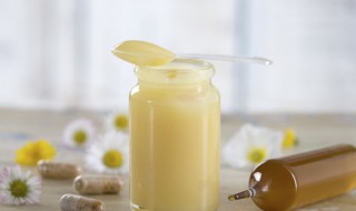 喝蜂王浆有哪些好处和坏处 喝蜂王浆有什么好处和坏处