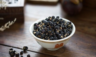 黑枸杞泡水喝有什么功效 黑枸杞泡水喝有什么作用和功效