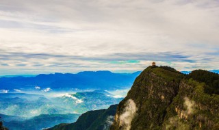 峨眉山的最高峰是哪个山峰 峨眉山的最高峰是哪