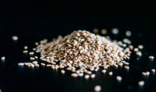 白芝麻和黑芝麻的功效与作用有什么 白芝麻和黑芝麻的功效与作用