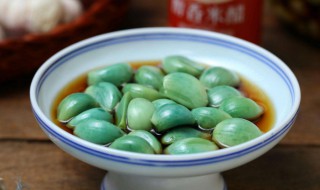 吃腊八蒜的好处和坏处介绍 吃腊八蒜的好处和坏处