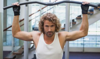 男士健身房穿衣如何搭配合适 男士健身房穿衣咋搭配合适