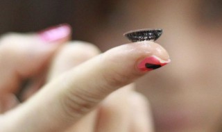 如何解决隐形眼镜取不下来 隐形眼镜死活取不下来怎么办