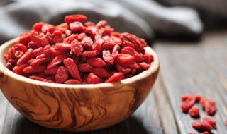 黄芪枸杞红枣泡水喝的功效与作用有什么 黄芪枸杞子红枣一起泡水喝的功效与作用