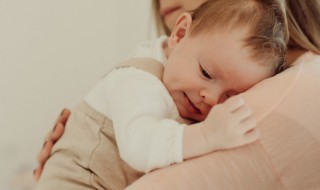 孩子不自觉的发出嗯嗯的声音 孩子不自觉的嗯嗯是怎么回事