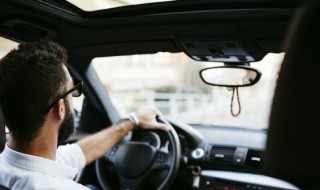 车上被别人放了块石头 车上放石头可以吗