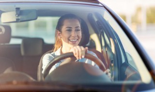 奥迪q7后雨刮器怎么关 12年奥迪q7后雨刮器怎么关