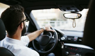 奥迪Q5l车钥匙换电池步骤 奥迪q5l车钥匙换电池的方法