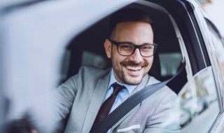 奥迪a5座位头枕怎么调节 奥迪a5前排头枕怎么取下来