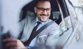 奥迪q7方向盘管柱怎么拆卸 奥迪q7转向柱在哪里