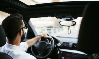 奥迪a4后门外把手怎么拆 怎么拆奥迪a4的外门把手