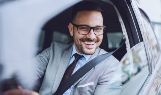 奥迪a6车门下面的装饰亮条怎么拆 奥迪w8门框上亮条怎么拆