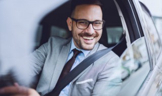 奥迪q7后门门饰板怎么拆 奥迪q7电尾门怎么拆