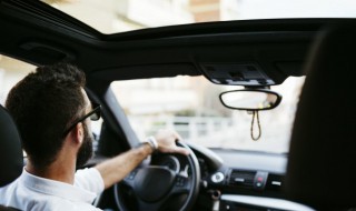 奥迪a4后视镜拆卸图解 新款奥迪A4改电动后视镜步骤