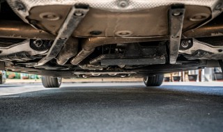 奥迪更换平衡杆吊耳 奥迪吊杆如何更换