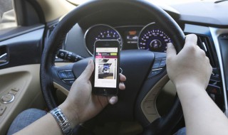 奥迪a6雨刮器怎么立起来 奥迪a6如何抬起雨刮器