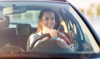 奥迪空调一开怎么有股不好闻的味道 奥迪新车空调异味什么原因