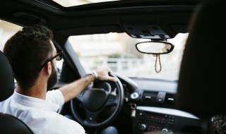 奥迪a6l顶棚带天窗拆装图 奥迪a608款天窗板导轨怎么装