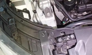 奥迪q3油箱盖在哪边 奥迪q3水箱里面有油怎么回事