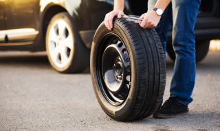 奥迪a4l换胎怎么换 奥迪a4自助换胎步骤