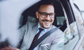 奥迪q7发电机皮带绕法图 奥迪q7发动机皮带怎么绕