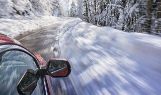 车上积雪要及时清理干净吗 下雪后车辆上的积雪要清理吗