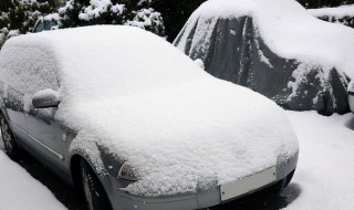 下雪路面结冰开车需要注意什么 下雪路面结冰怎么开车