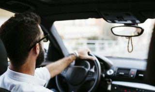 奥迪A6车钥匙怎么使用 奥迪a6手动钥匙如何使用