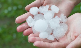 冰雹砸车保险赔不赔 冰雹砸车保险赔吗