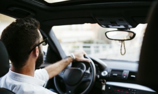 如何去除车内菜油味 怎么去除车内菜油味