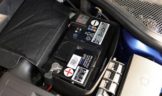 奥迪车没电了怎么发动 奥迪车怎么没有电瓶