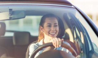 奥迪a6l钥匙锁车里面怎么开锁 奥迪a6l锁了怎么打开