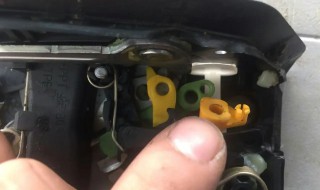 奥迪A6钥匙怎么拆 06奥迪a6按键锁怎么拆