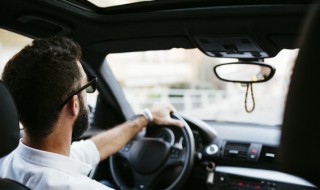 奥迪a6倒车无力怎么回事 06年奥迪c6倒车没劲怎么回事