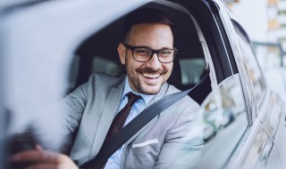 奥迪q3机盖子怎么开 奥迪q3前盖怎么开