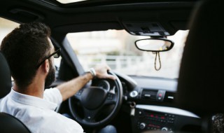 奥迪q3千斤顶在哪儿 奥迪q3千斤顶在哪里