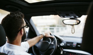 奥迪q7机油滤更换方法 如何更换奥迪q7汽油滤芯