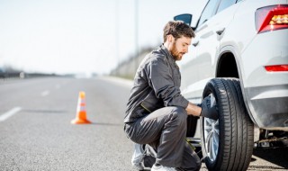 奥迪A4防盗螺丝在哪 奥迪a4如何取防盗螺丝