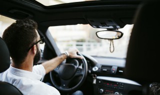 奥迪a4l水箱怎么拆 奥迪a4水箱拆解方法