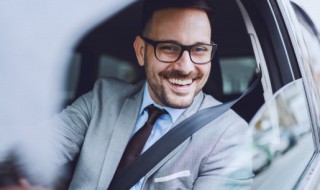 13款奥迪a4l门把手怎么拆 奥迪13款a4l门把手拆卸方法