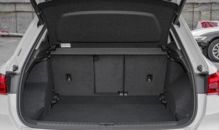 奥迪油箱盖拆卸教程 奥迪后备箱盖板怎么安装