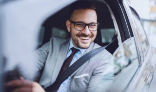 奥迪a3钥匙离车自动锁车 奥迪a3如何开启自动锁车