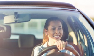 奥迪q3挂档不走是怎么回事 奥迪q3挂挡卡顿怎么回事