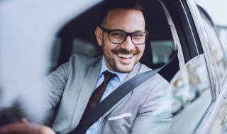 奥迪a4滴滴滴滴叫个不停 奥迪车内滴滴一阵阵怎么回事